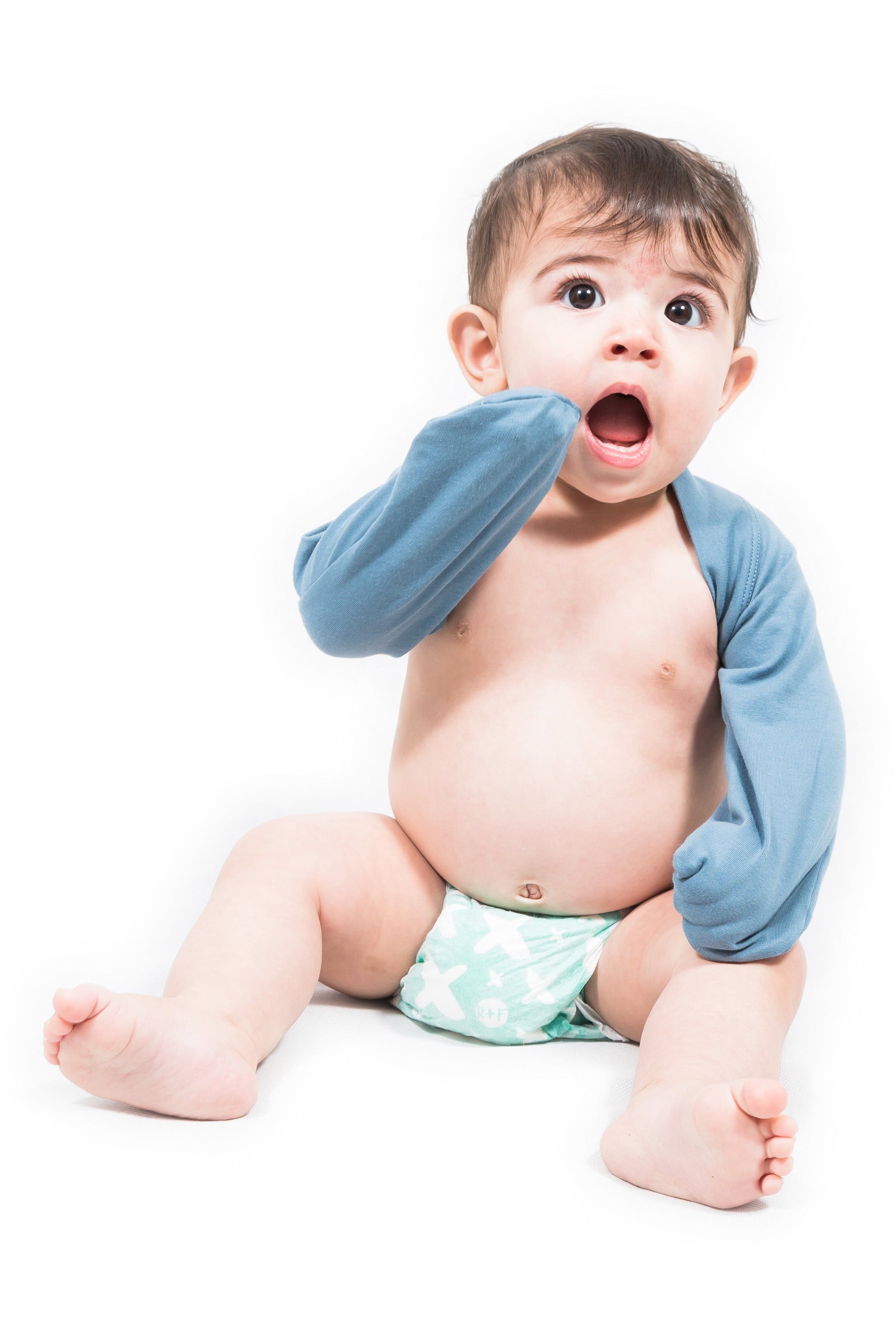 Mitten Sleeves are great for children that have eczema, chicken pox, cradle cap or any other itchy skin condition.  Mittens they can’t pull off!